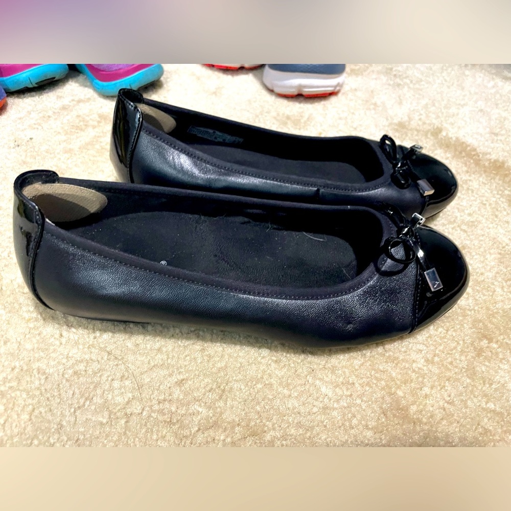 Vionic Black Leather Flats - 7.5